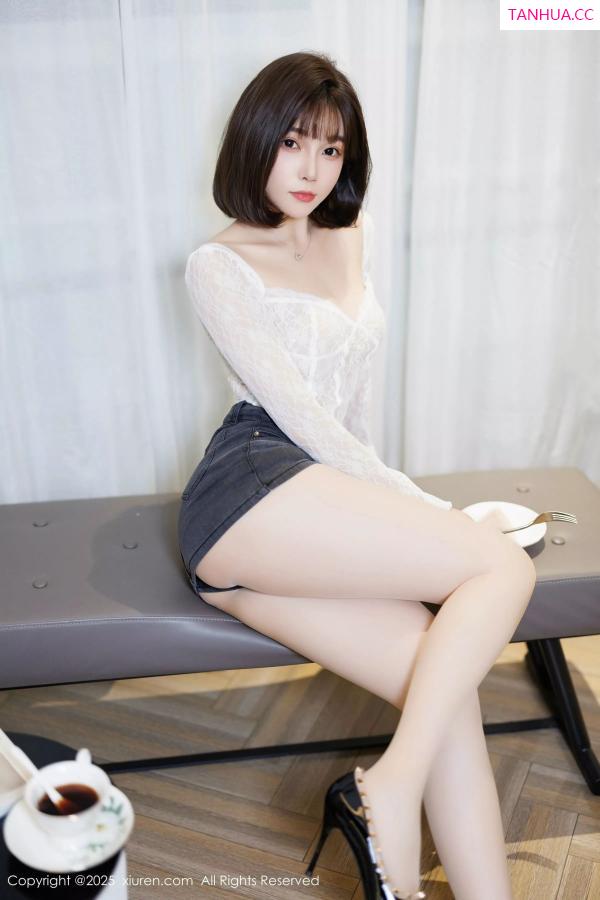 陈芝 芝芝Booty [XiuRen]高清写真图 2025.04.03 No.10113 徐莉芝Booty 诱人白袜第23张图片